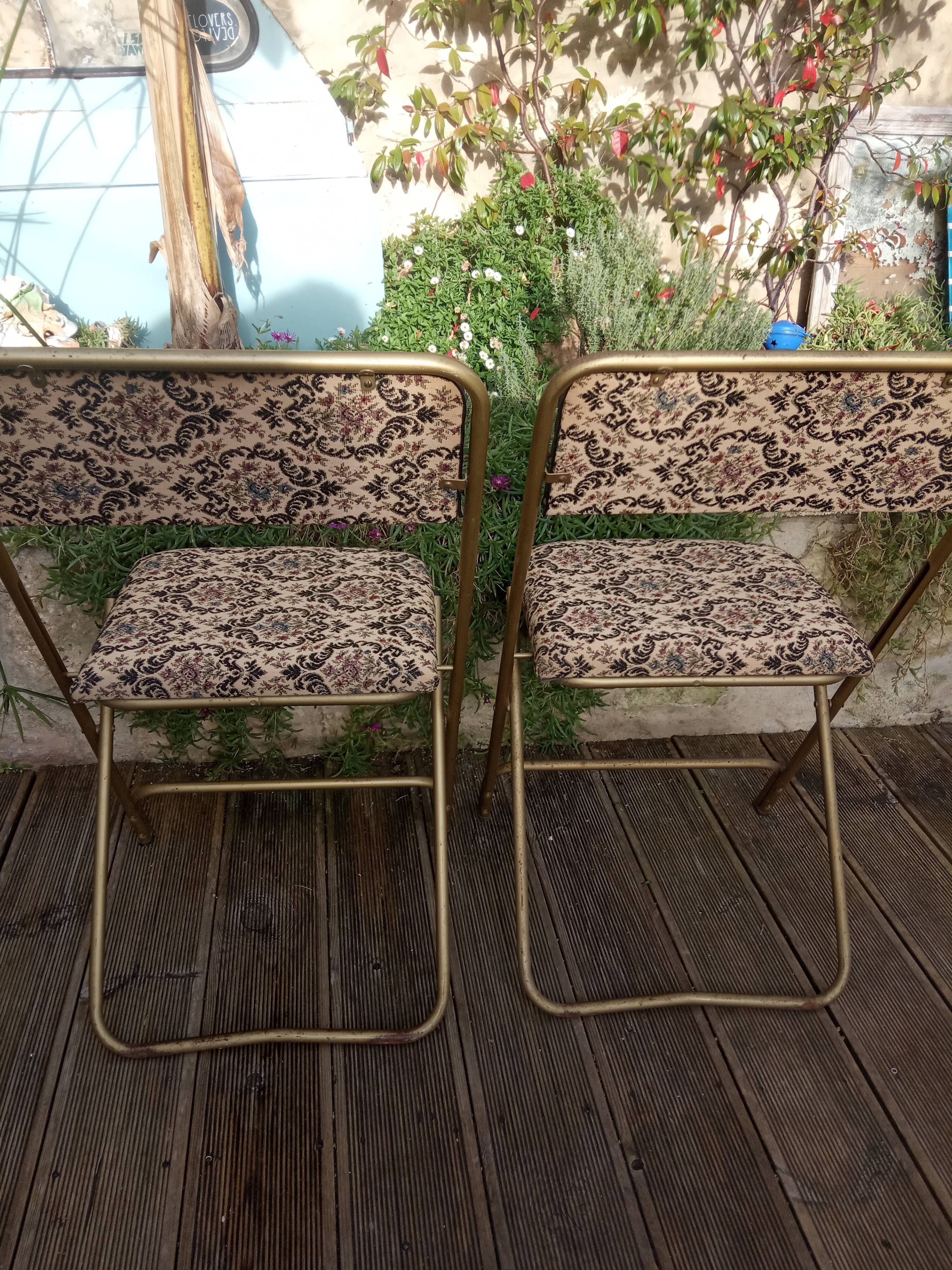 Set of 2 folding vintage chairs
