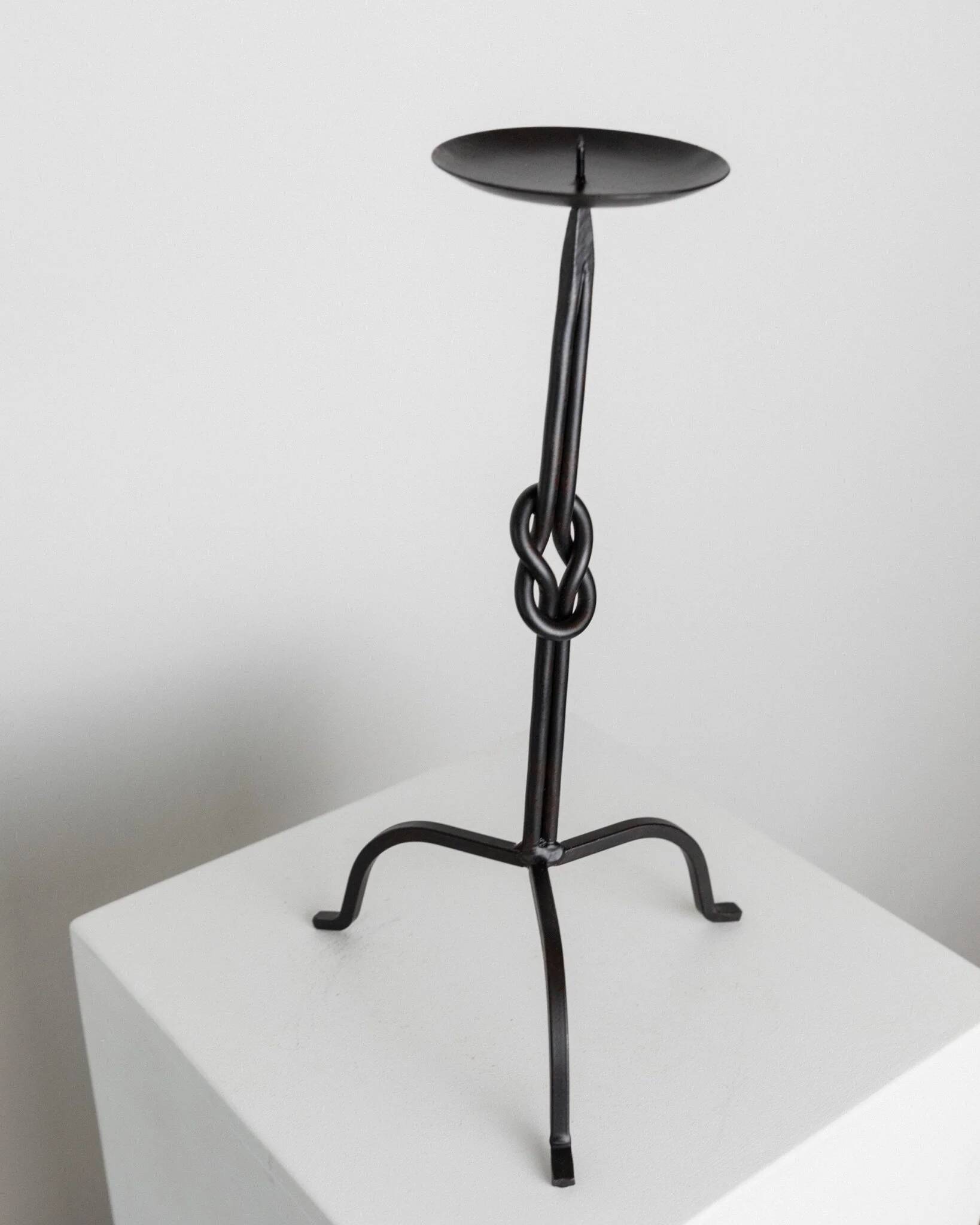 Bougeoir en fer forgé noir avec détail de nœud - Centre de table vintage brutaliste italien des années 1970
