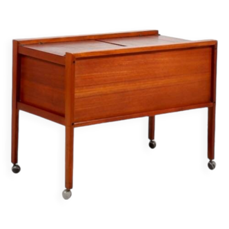 Dyrlund Teak Bar