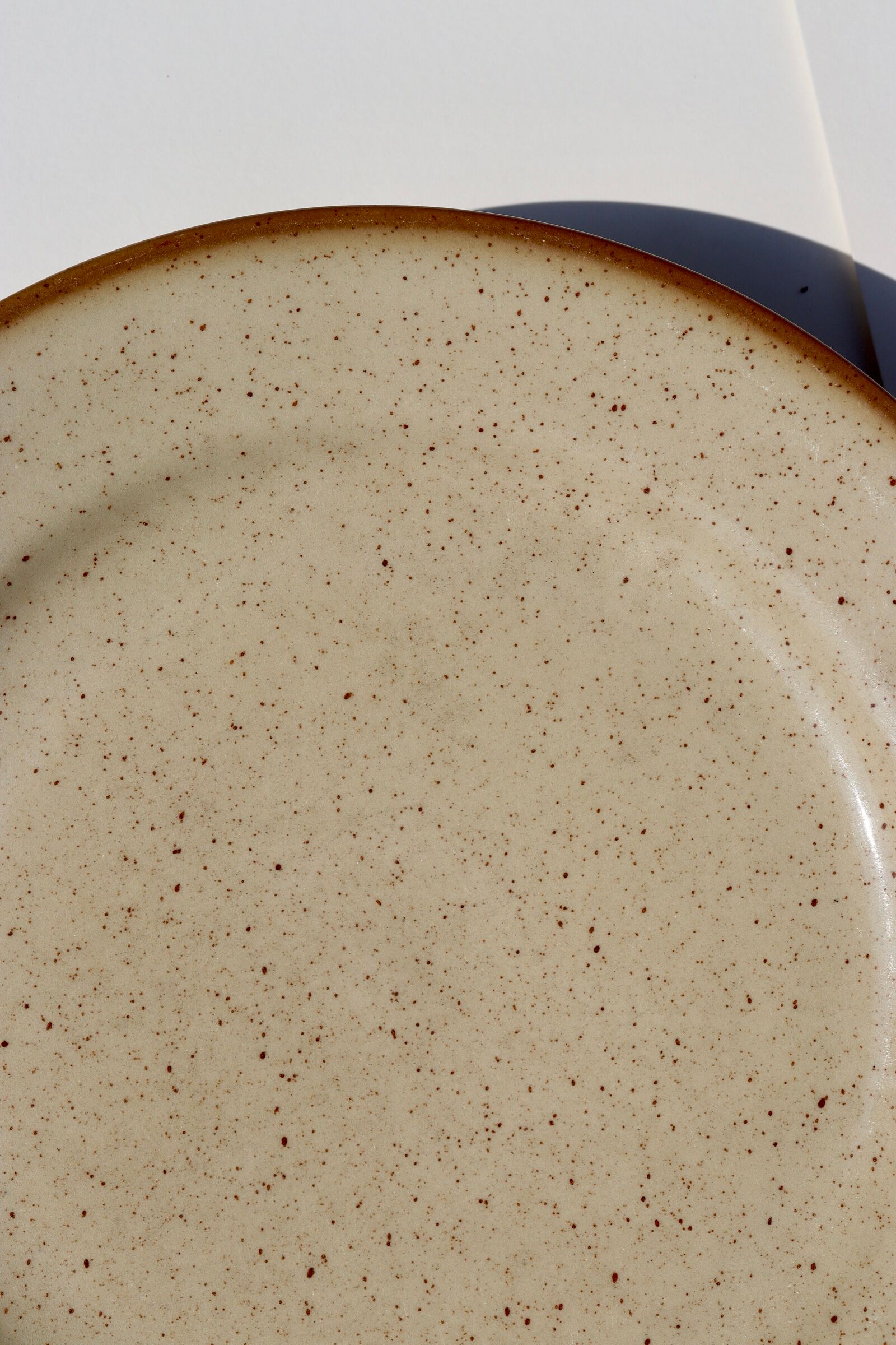 8 plates in speckled Tulowice sandstone