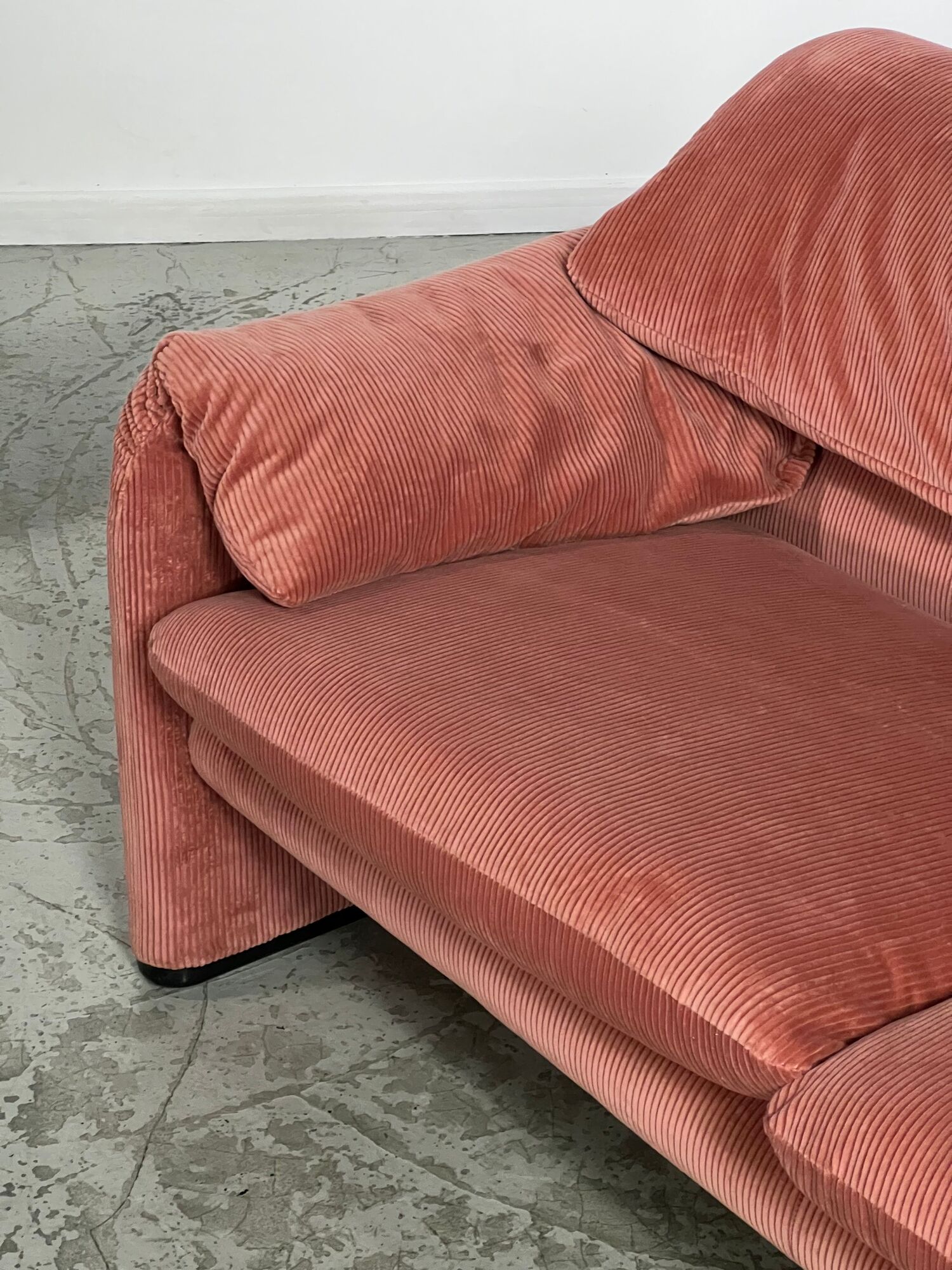 Maralunga sofa by Vico Magistretti for Cassina Italy 1973