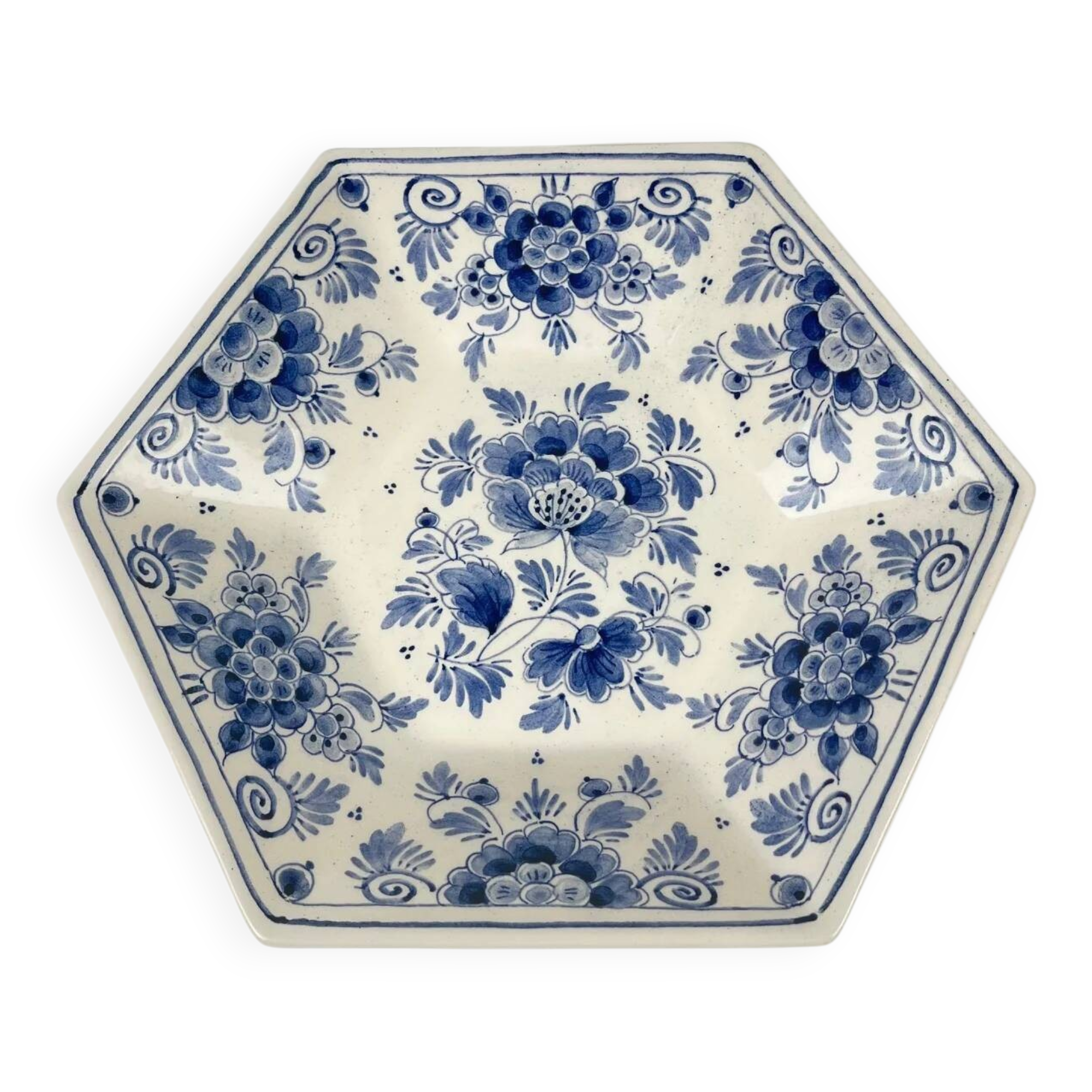 Shallow dish in Delft pottery – Royal Delft - First half of the 20th century