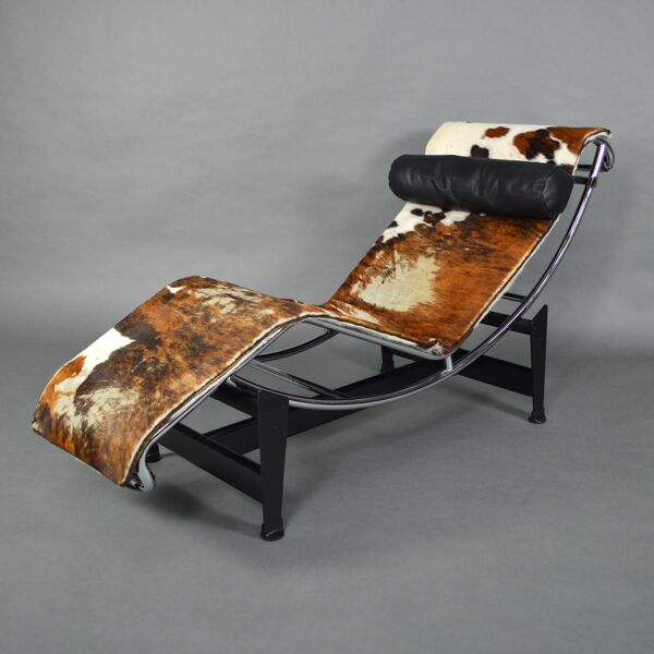 Chaise longue de salon Le Corbusier LC4 avec trois couleurs de peau de vache  nr 1574 années 60 | Selency