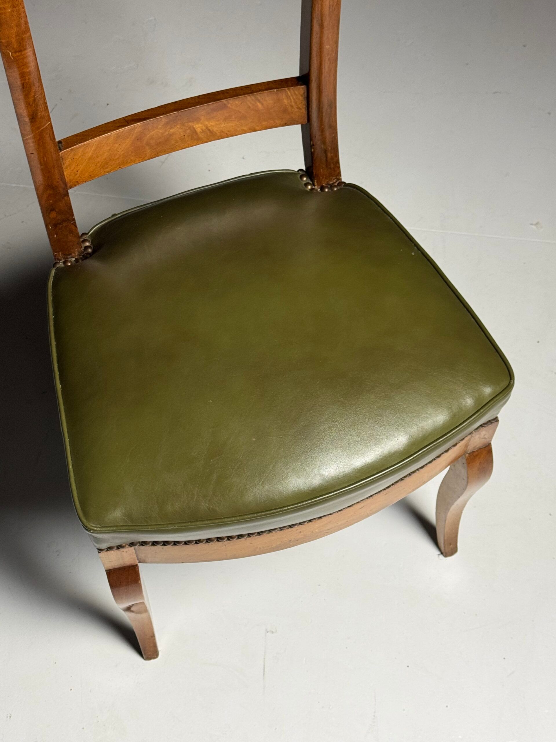 Set of 5 dining chairs