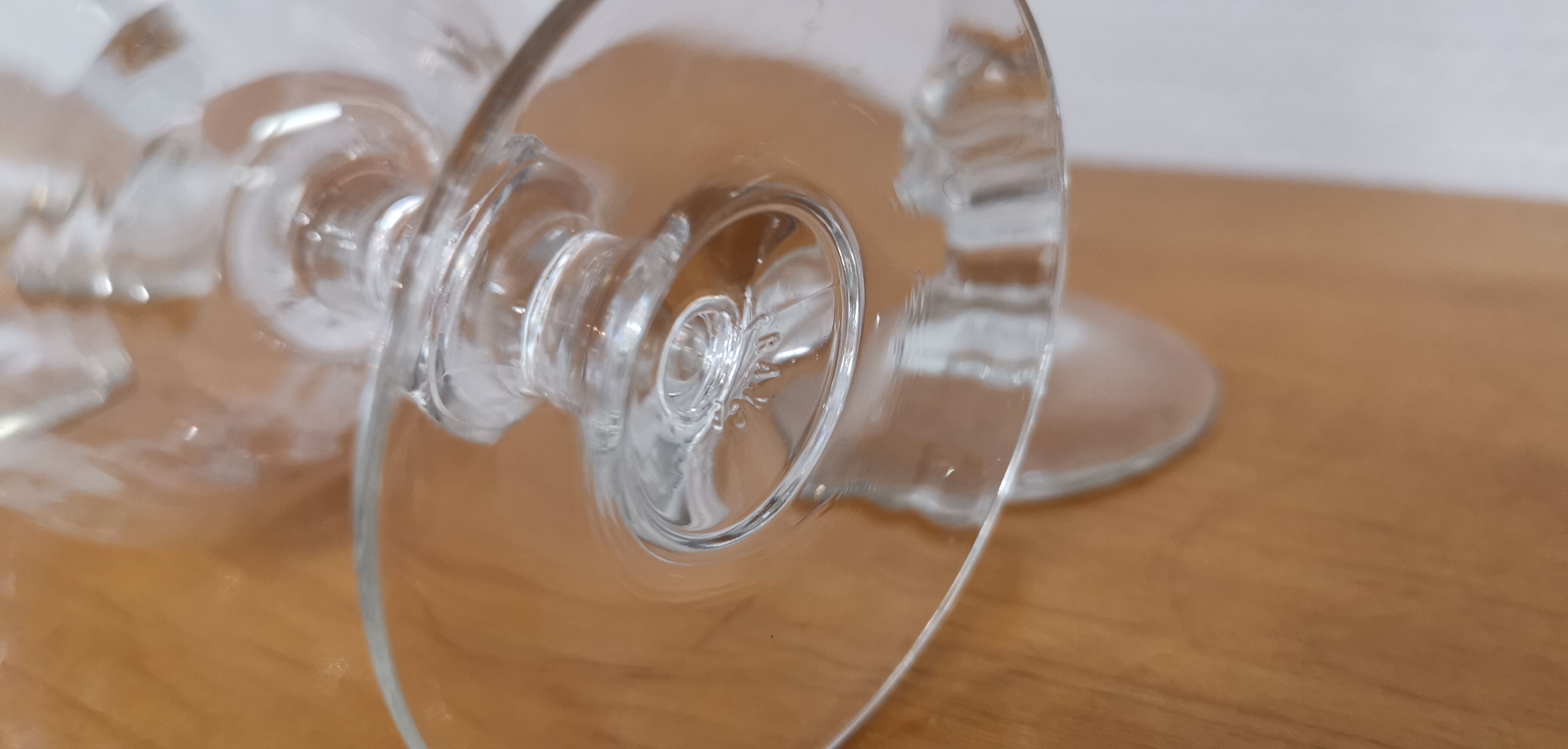 Set of 9 red wine glasses on feet, grape decoration and Luminarc vine shoot