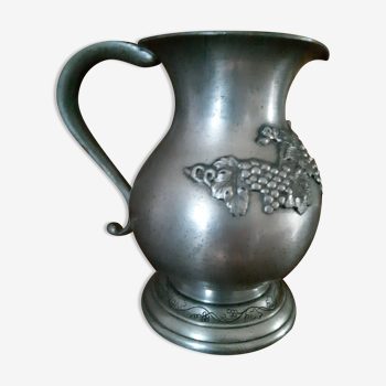 Tin wine pitcher of the eighteenth. hallmarks avallon 1769 and master goldsmith etienne sergent