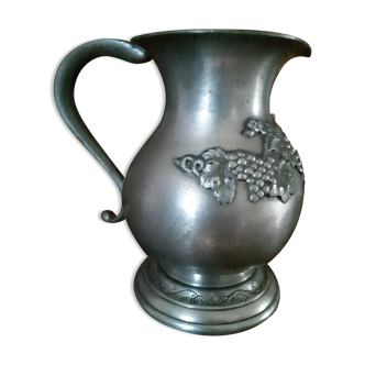 Tin wine pitcher of the eighteenth. hallmarks avallon 1769 and master goldsmith etienne sergent