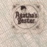 Teapot and its 4 square cups Agatha's Bester