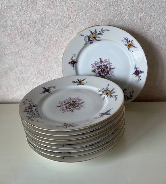 9 porcelain dessert plates