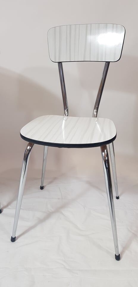 Table en formica ronde pliante et sa chaise