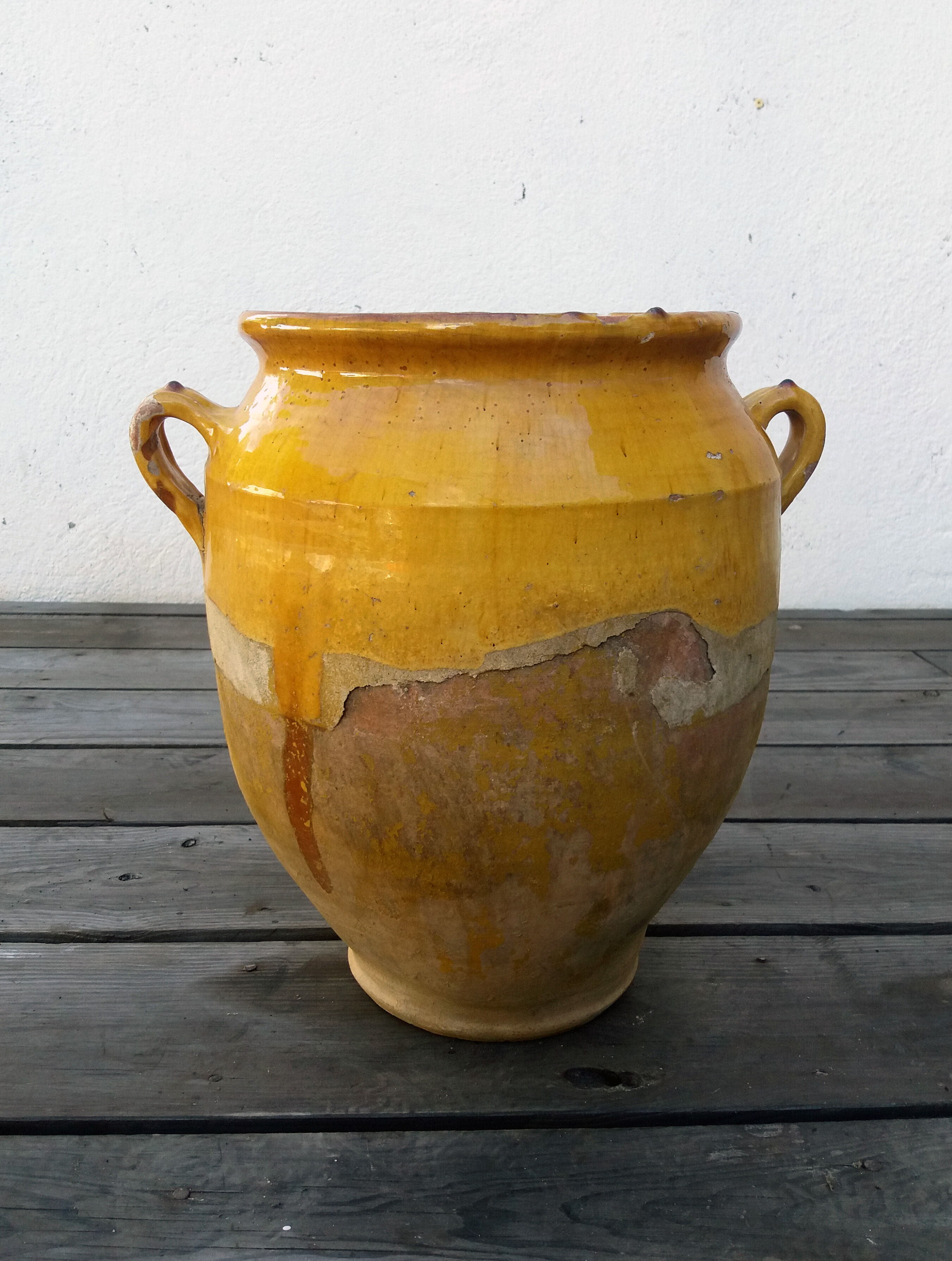 19th-century yellow varnished pot