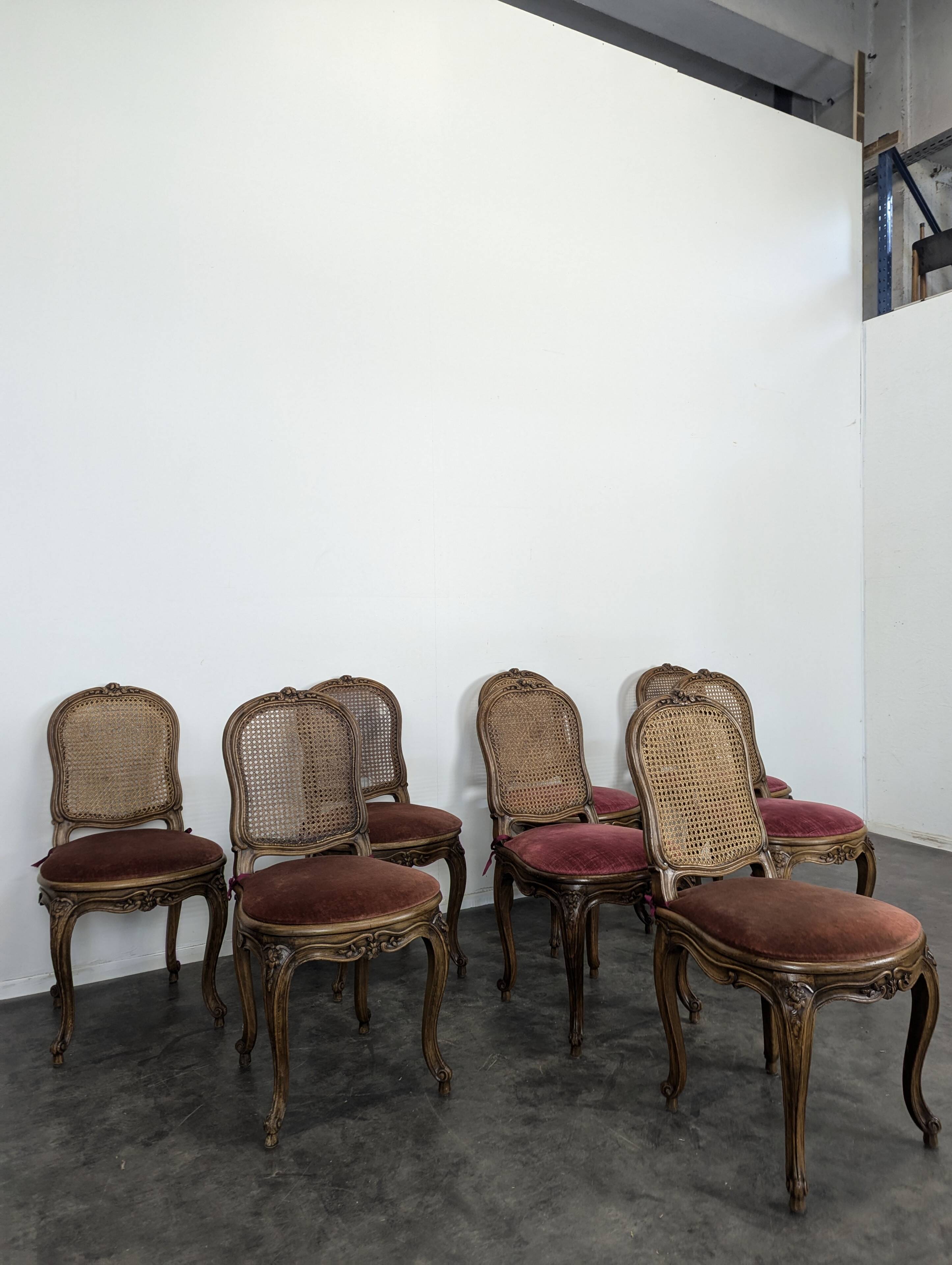 Série de 8 chaises cannées de style Louis XV
