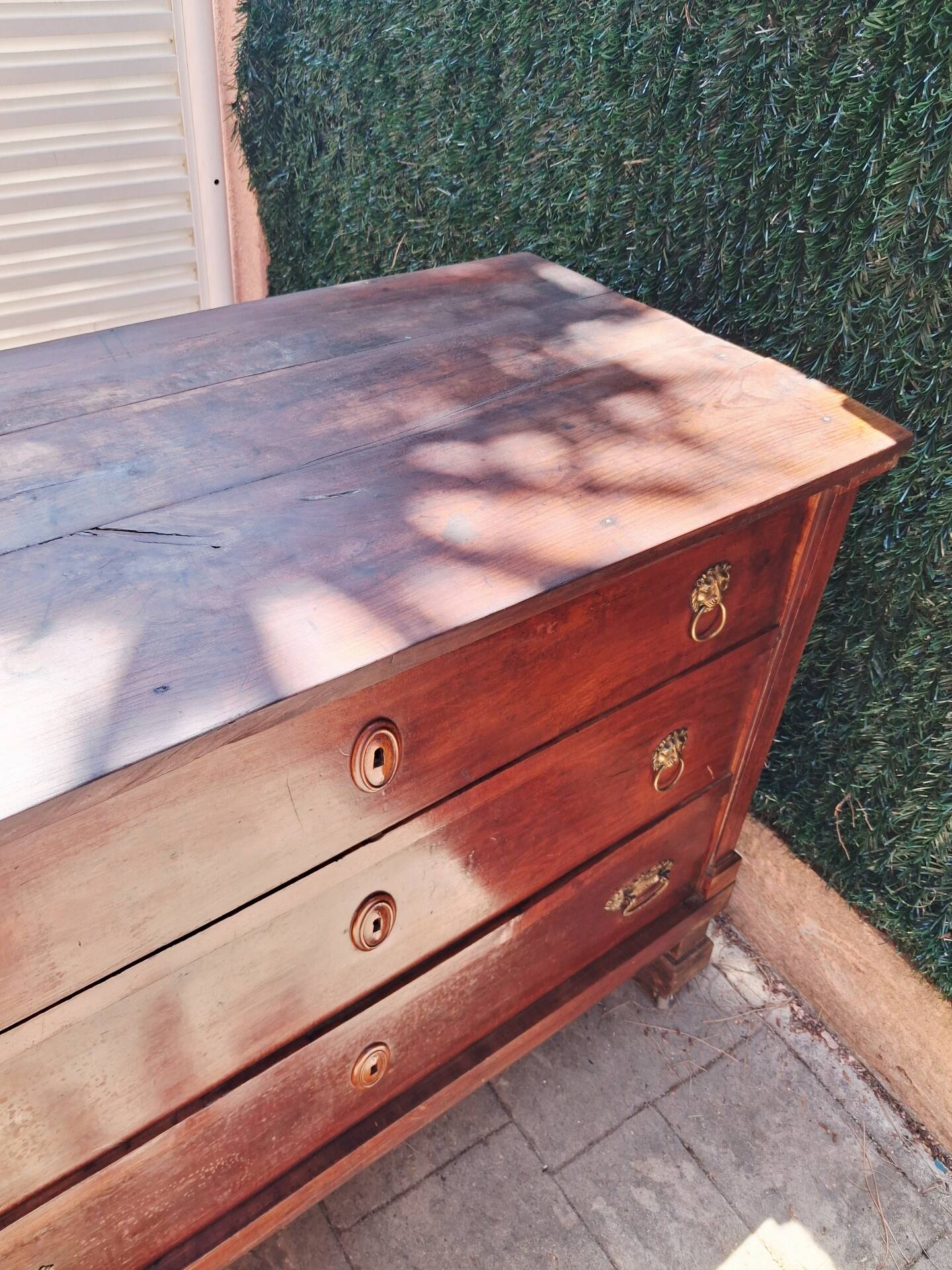 Mahogany chest of drawers