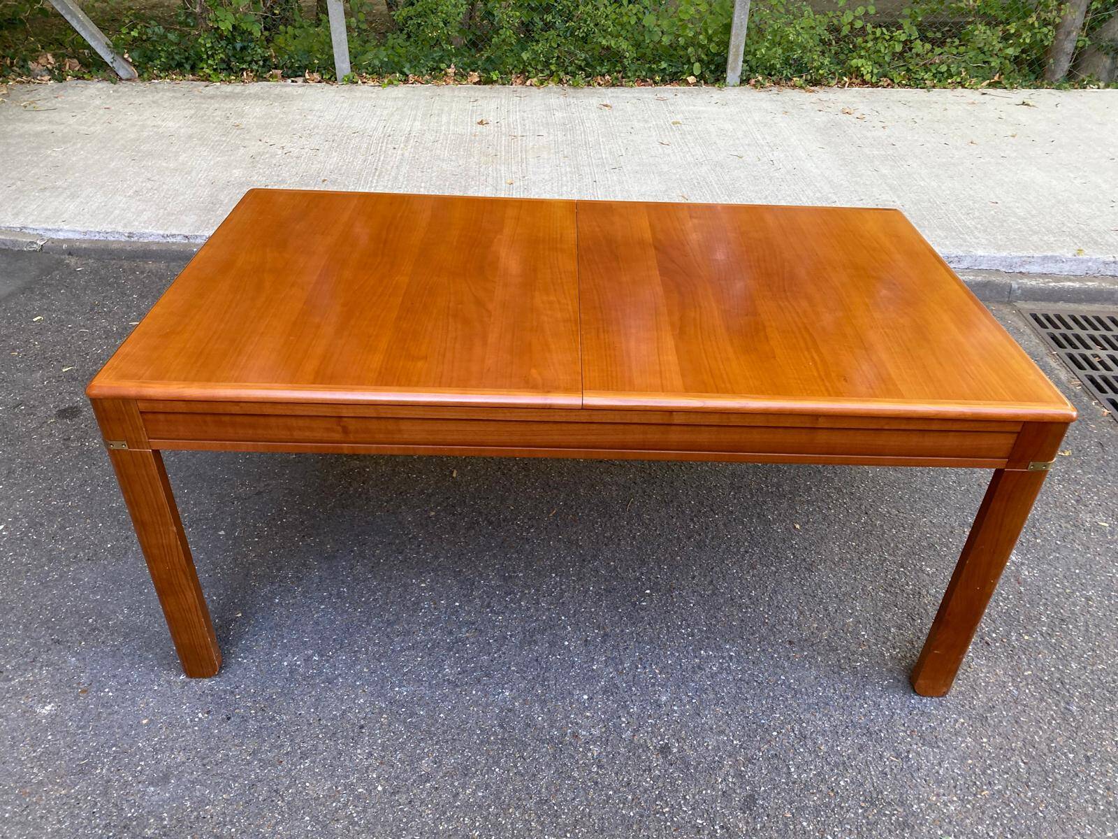 Scandinavian extendable dining table in honey-stained wood for 12 people 1990