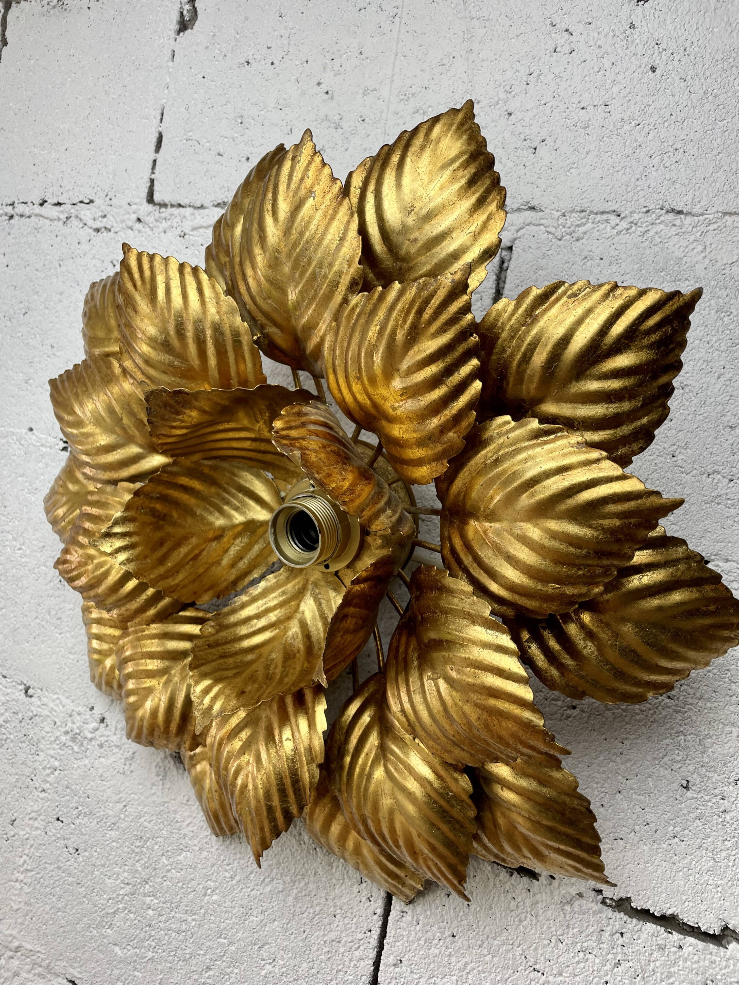 Vintage flower wall lamp in gilded metal