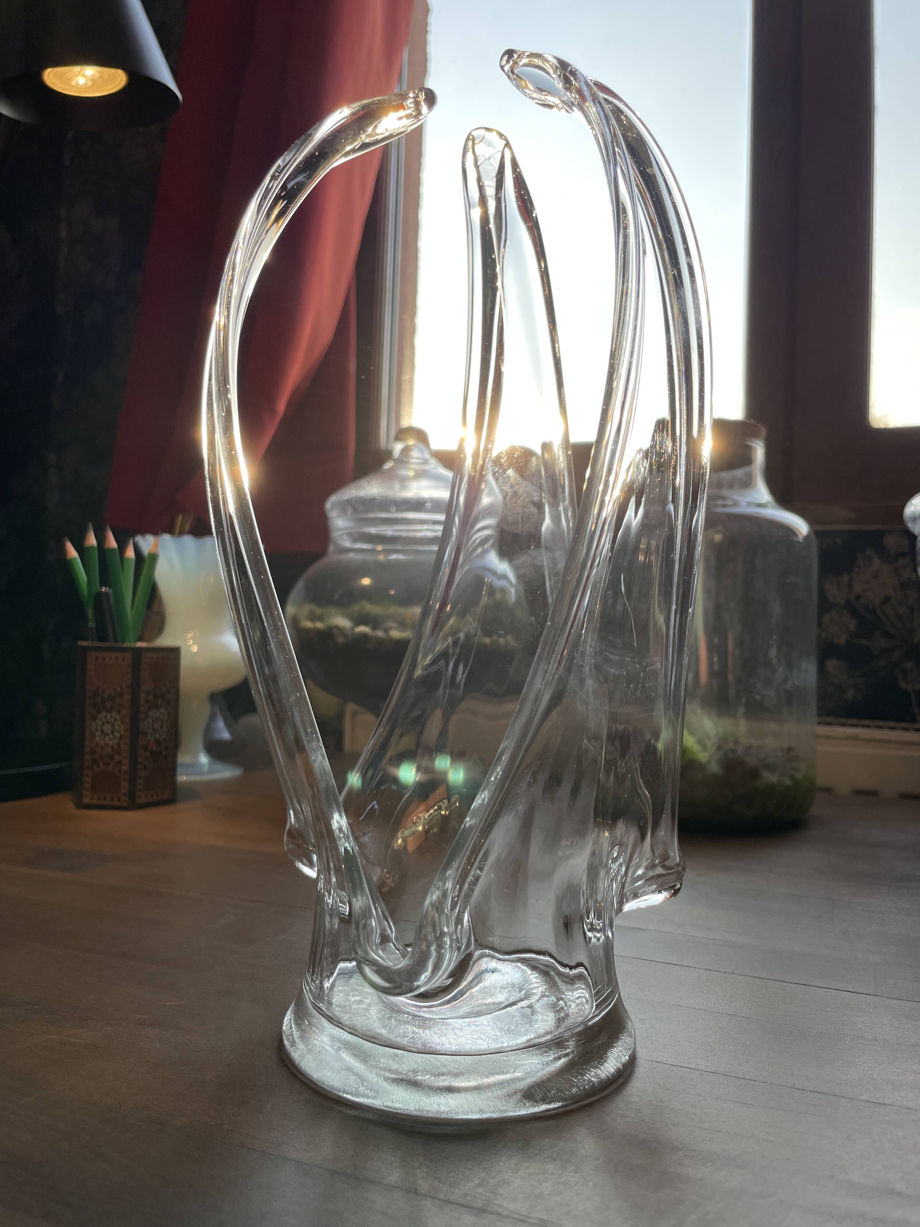 Unusual glass ashtray with a free and organic shape in the style of Daum.