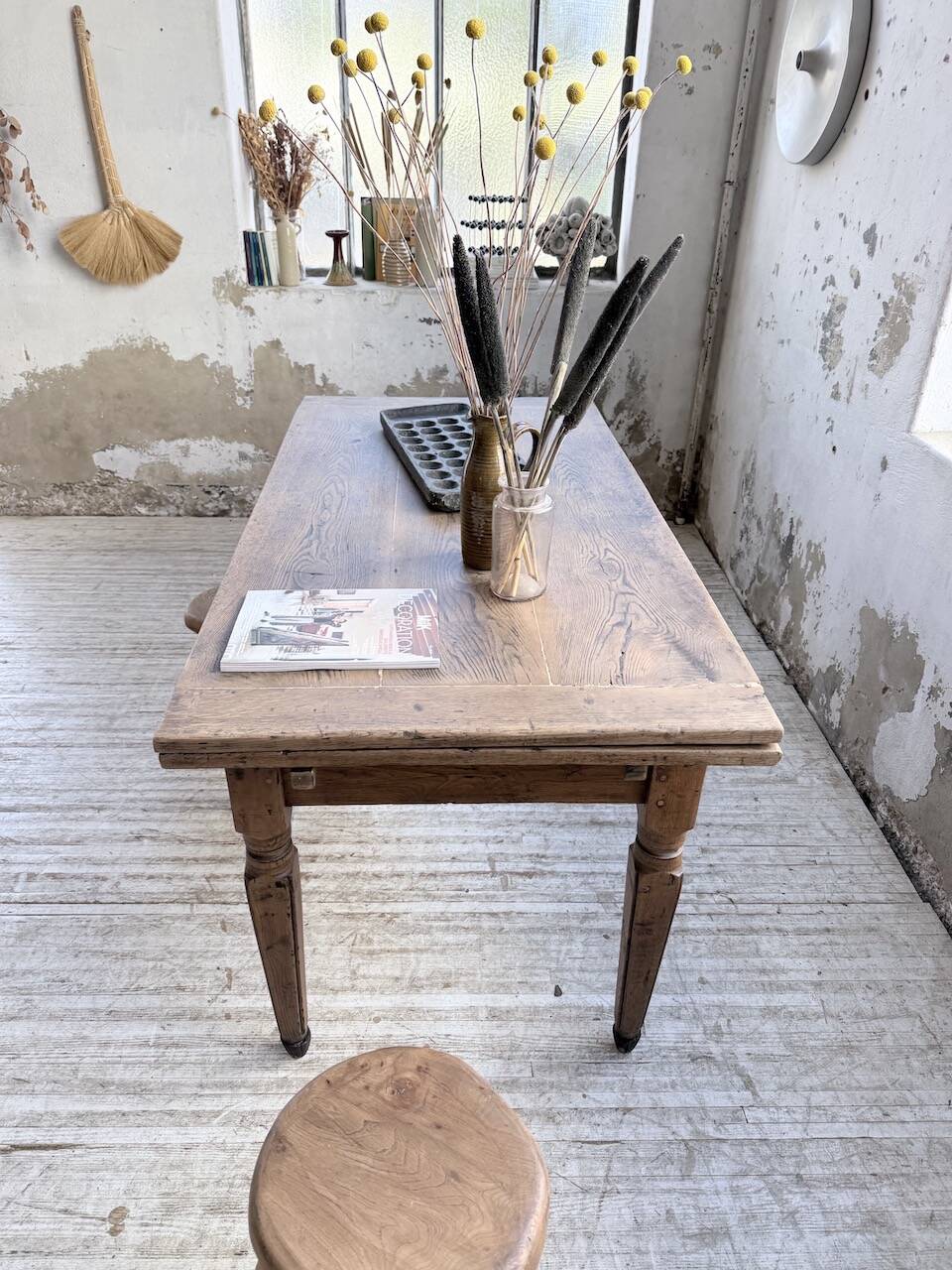 Solid oak farmhouse table with integrated extensions 1950