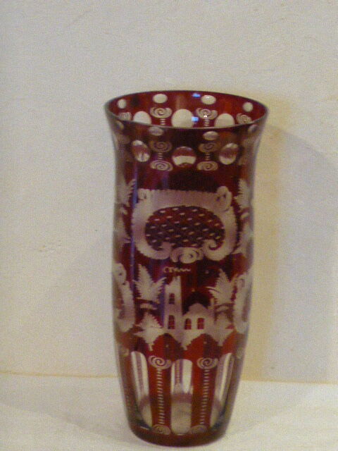 Large depoli glass vase and red glass, Christmas ambience motifs