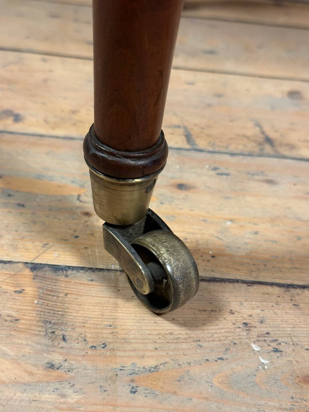 Antique pembroke table