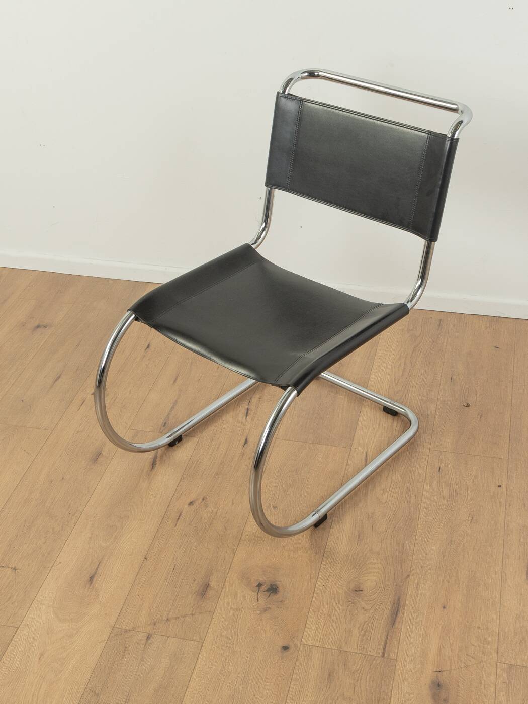 MR 10 Cantilever Chair