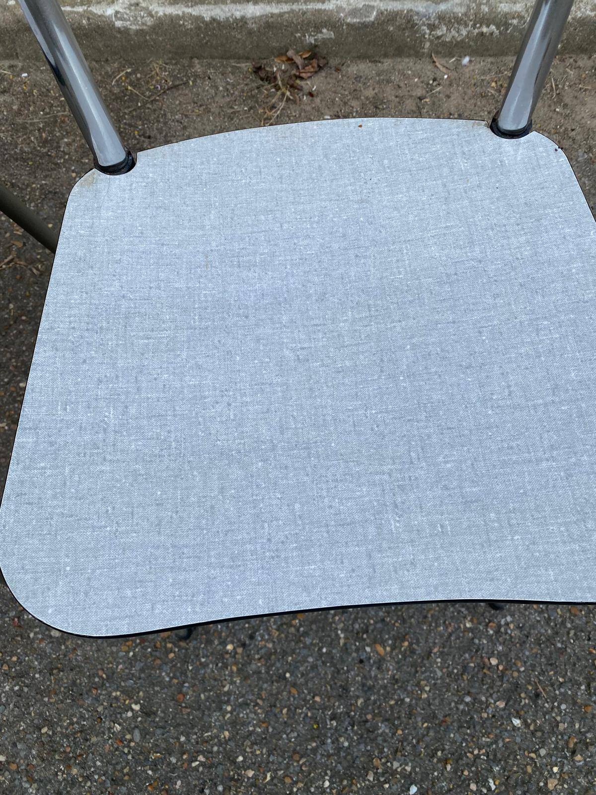 2 chaises formica beige et acier 1980