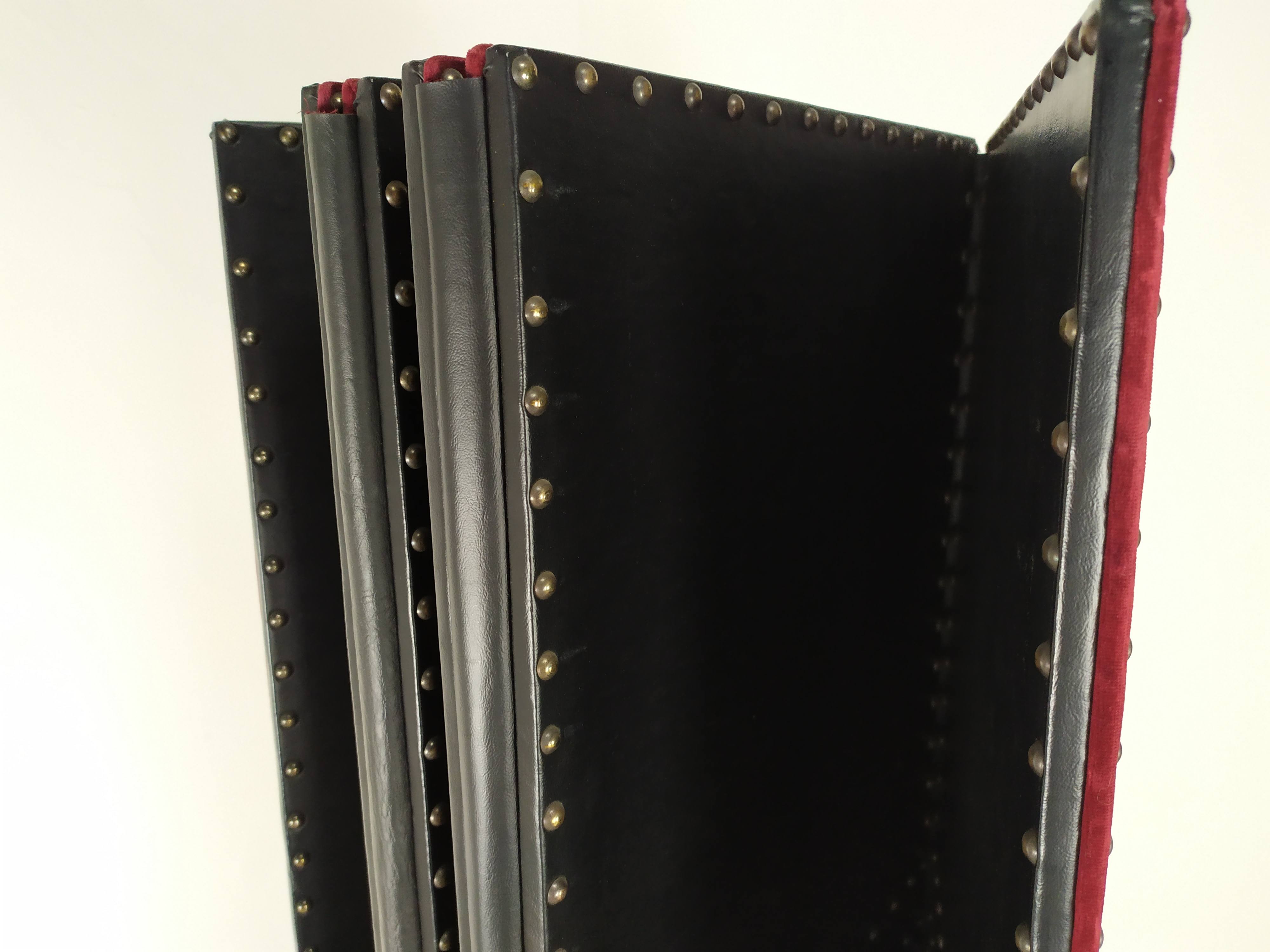 Red velvet screen with black skai