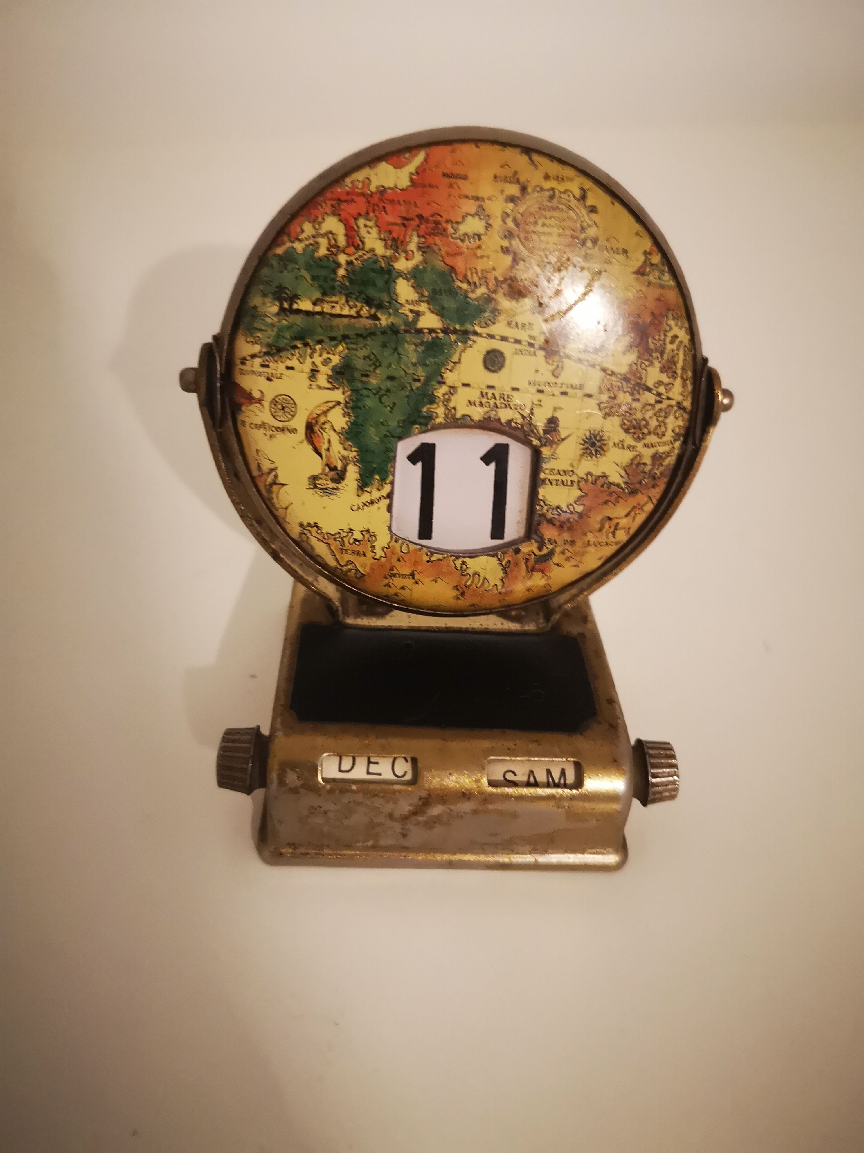 Calendrier perpétuel globe terrestre vintage
