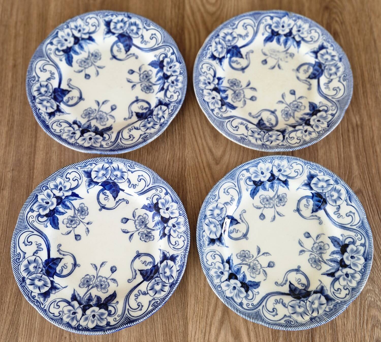 Set of 4 flat plates Creil & Montereau model Flora