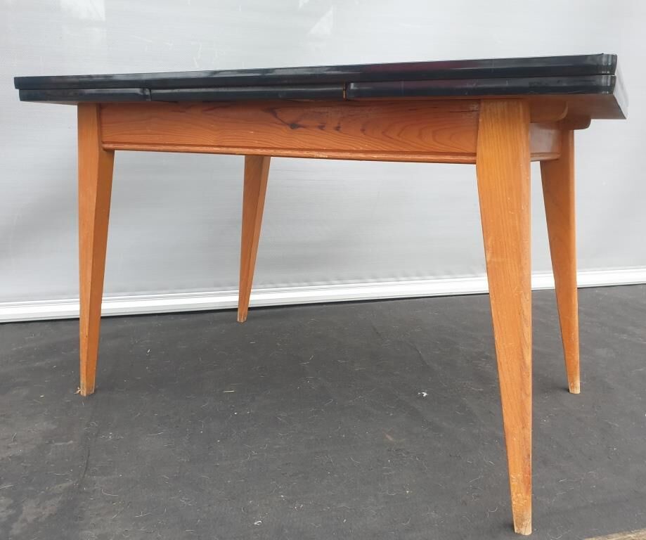 Expandable compass feet table and green vinyl tray from China