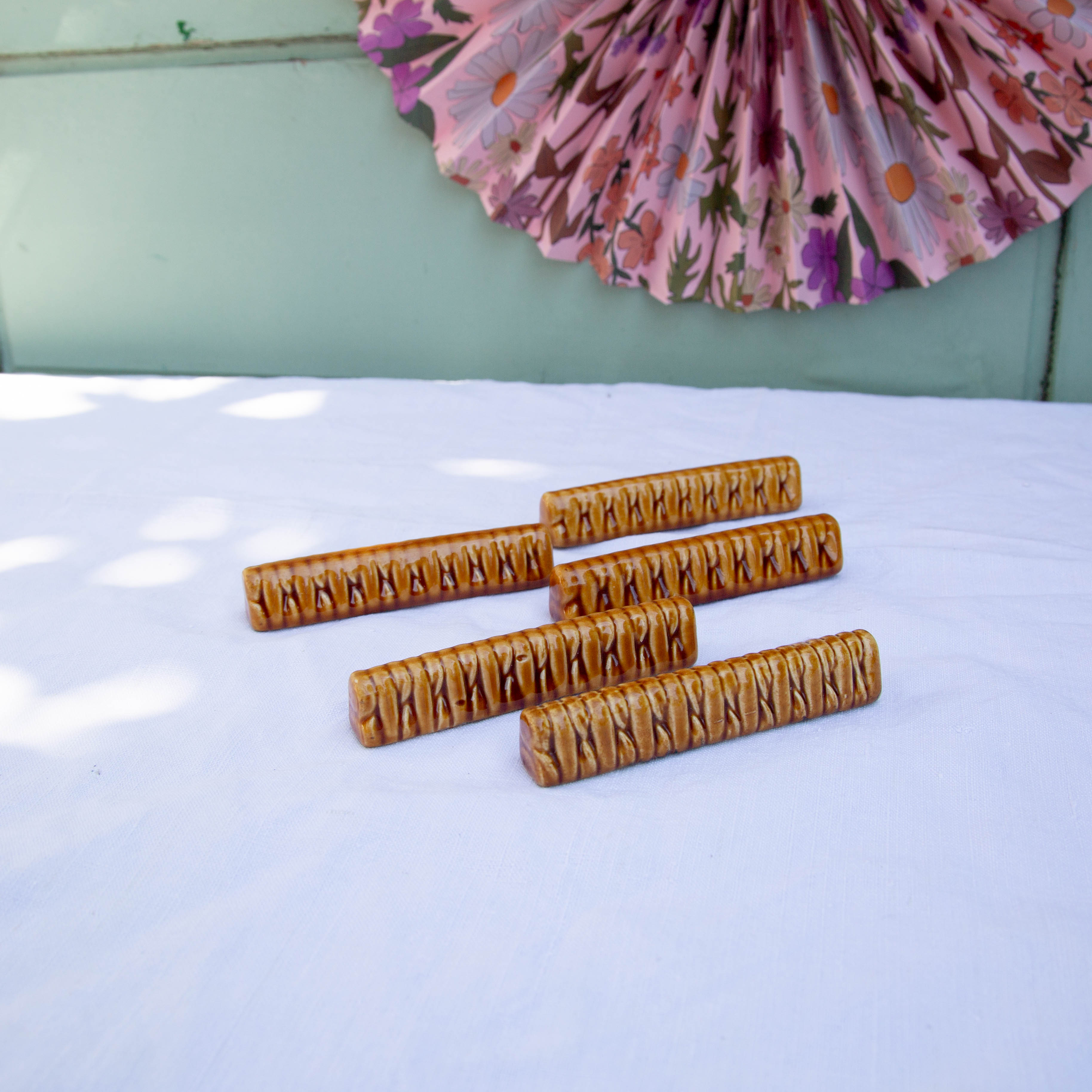 5 doors art deco mustard knives