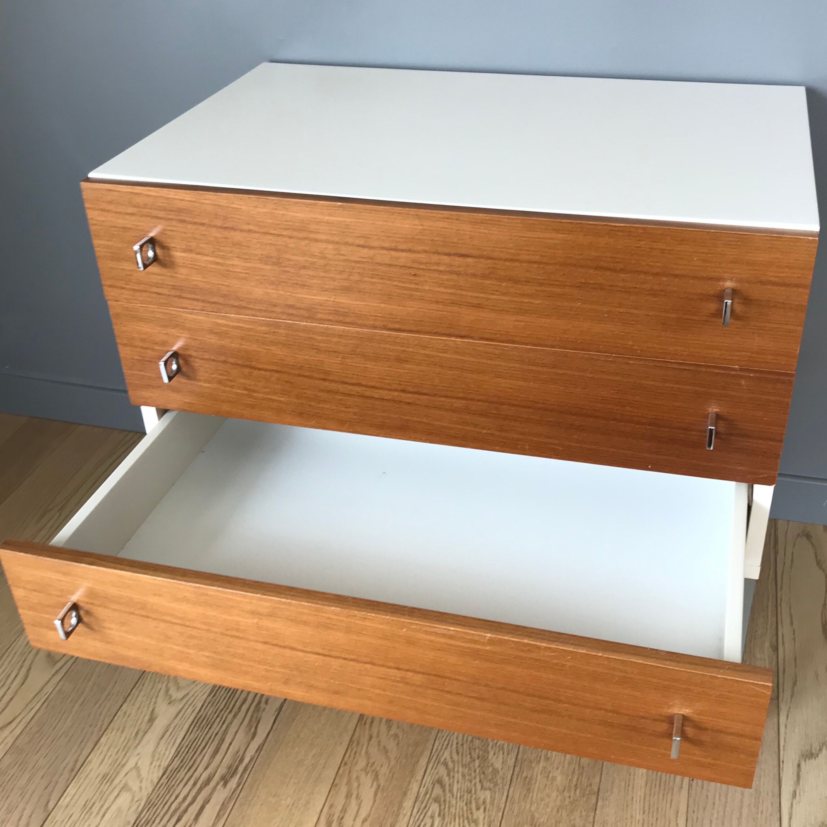 Brasilia-werk dresser white and teak 3 drawers years 60