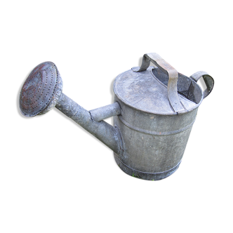 Zinc watering can