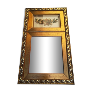 Miroir en bois avec une