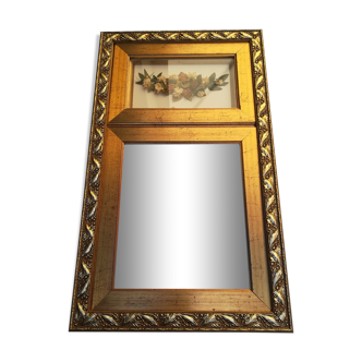 Miroir en bois avec une composition florale