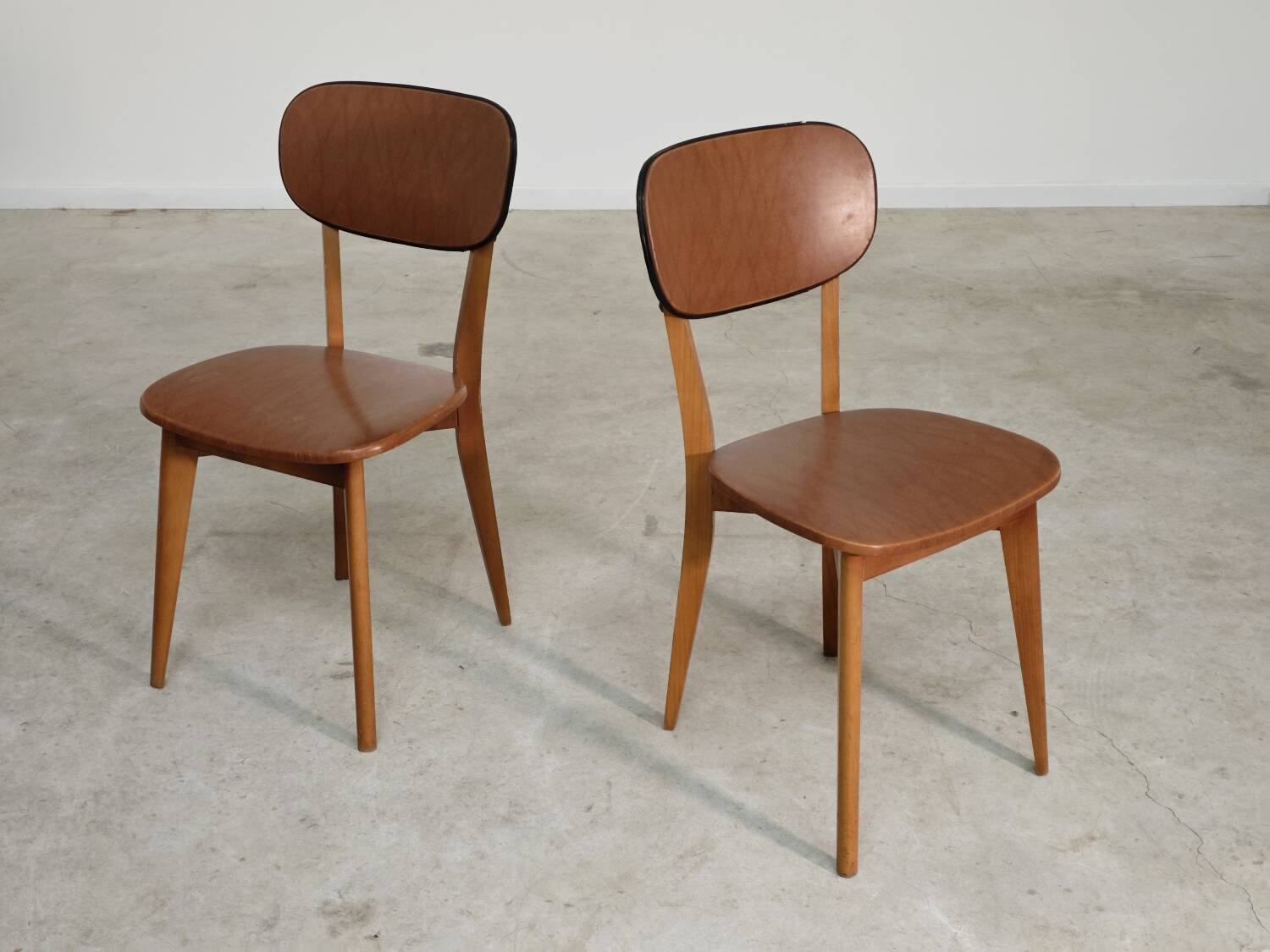Pair of vintage French chairs in light brown skai