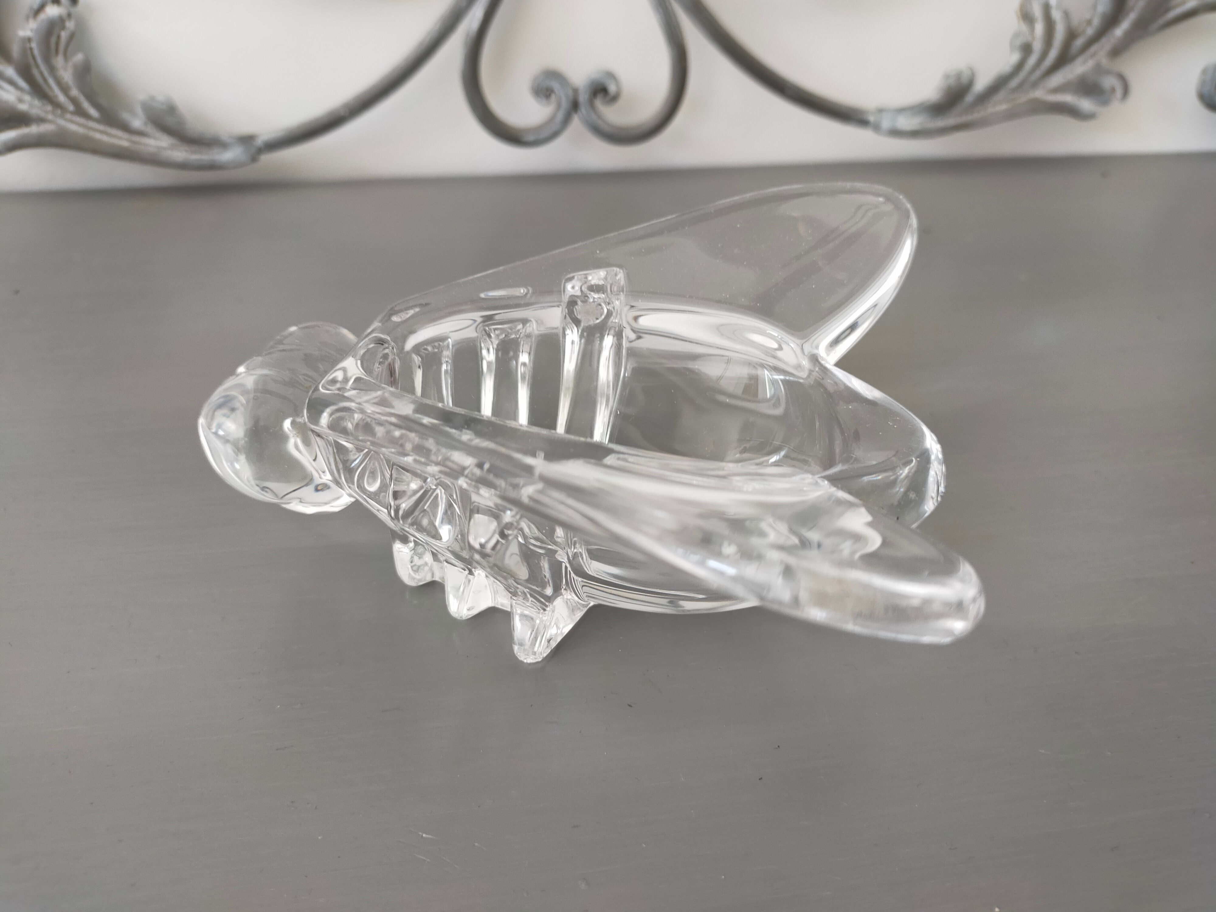 Vacuum pocket crystal old bee or fly valves