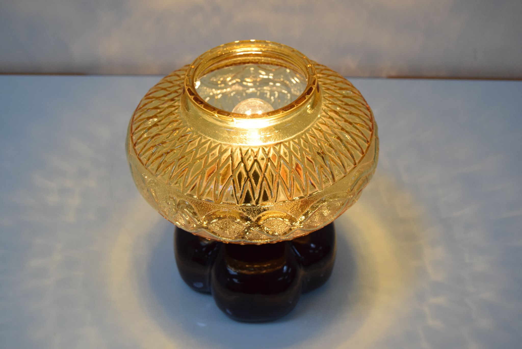 Lampe de table en céramique du milieu du siècle années 1960.