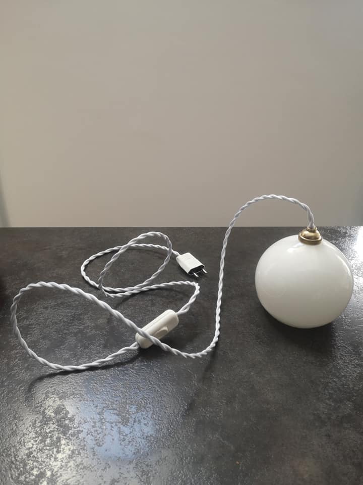Suspension walkman old opaline white globe spirit night light 1930 Art Deco TBE Ø 13 cm