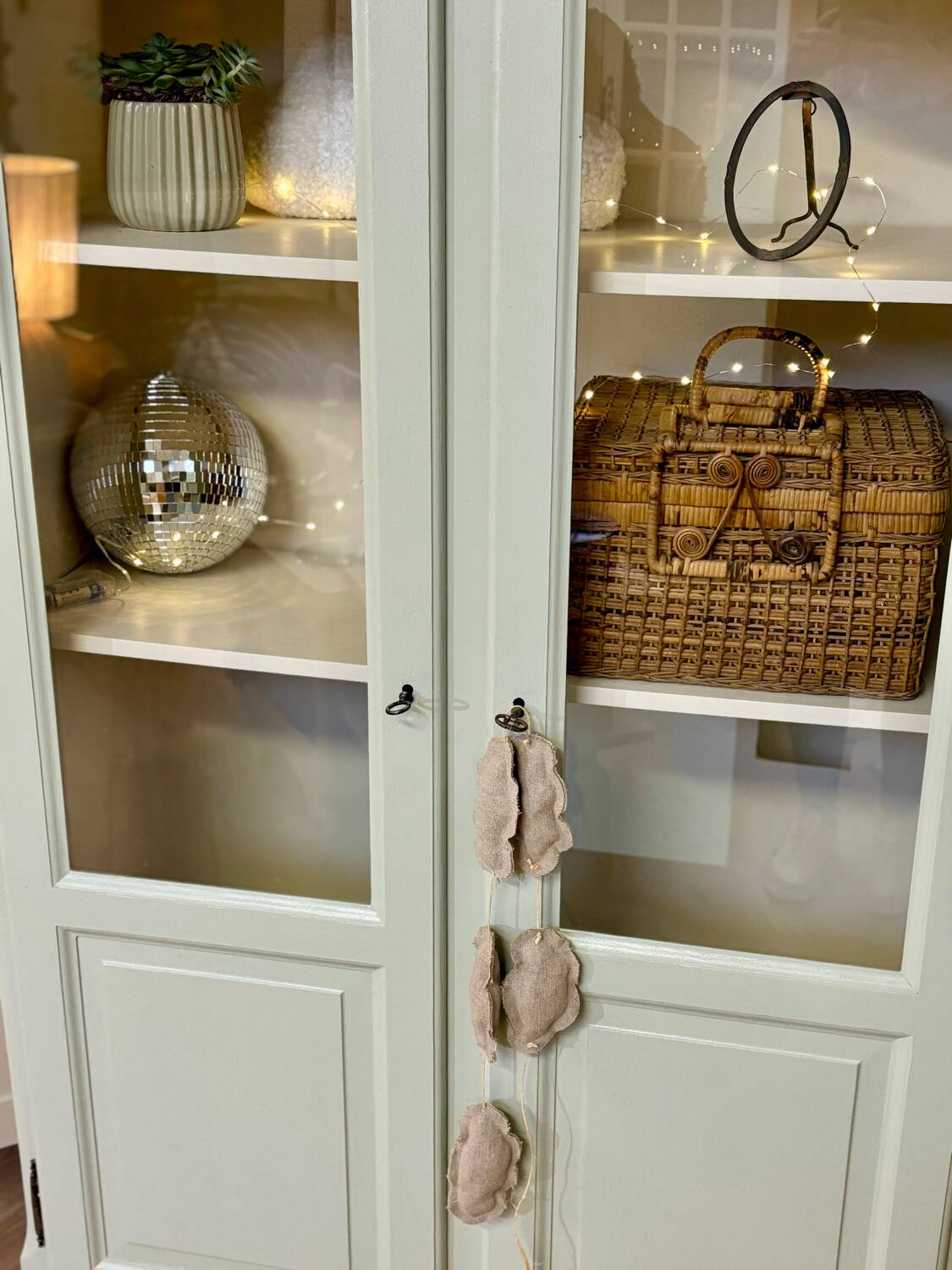 Vintage display case in Caiman green