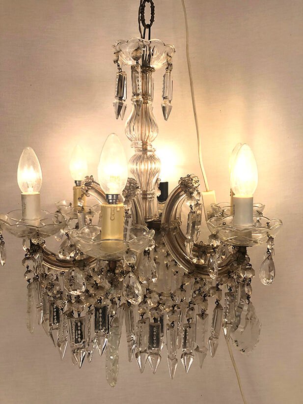 Chandelier with pendeloques tassels and glass pads