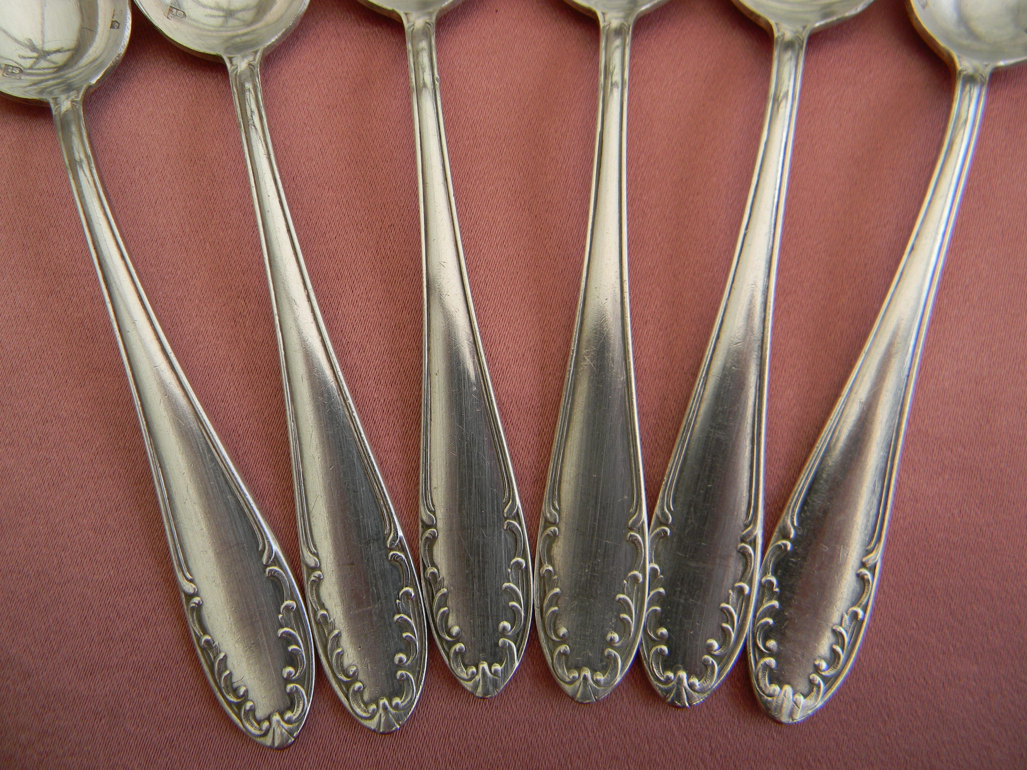 Set of 6 teaspoons in silver metal.