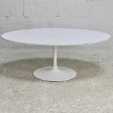 Knoll coffee table, Eero Saarinen, "tulip" model, white melamine wood. Signed, USA, circa 1960