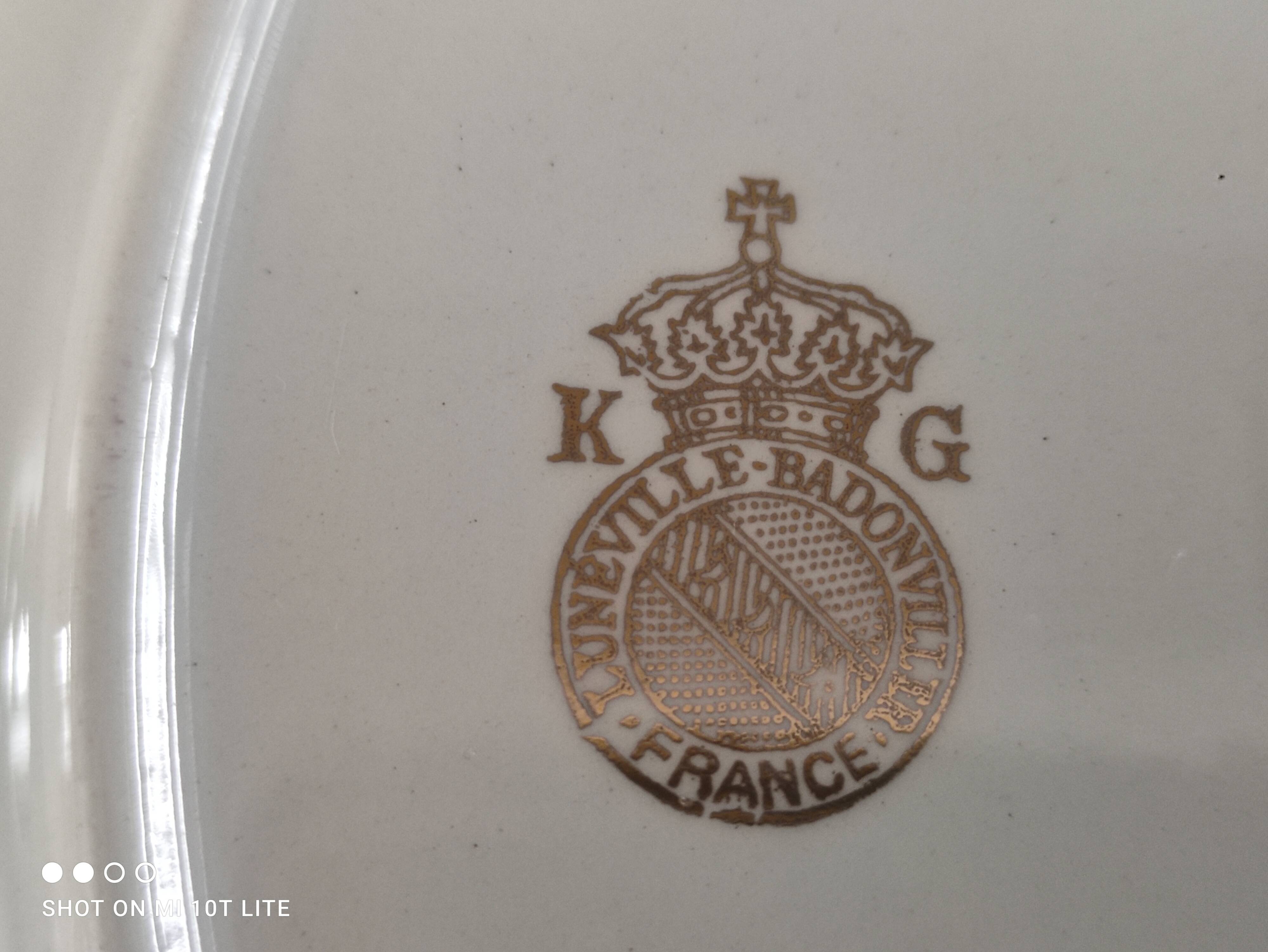 Round dish K&G Lunéville Badonviller France marli light blue floral decoration