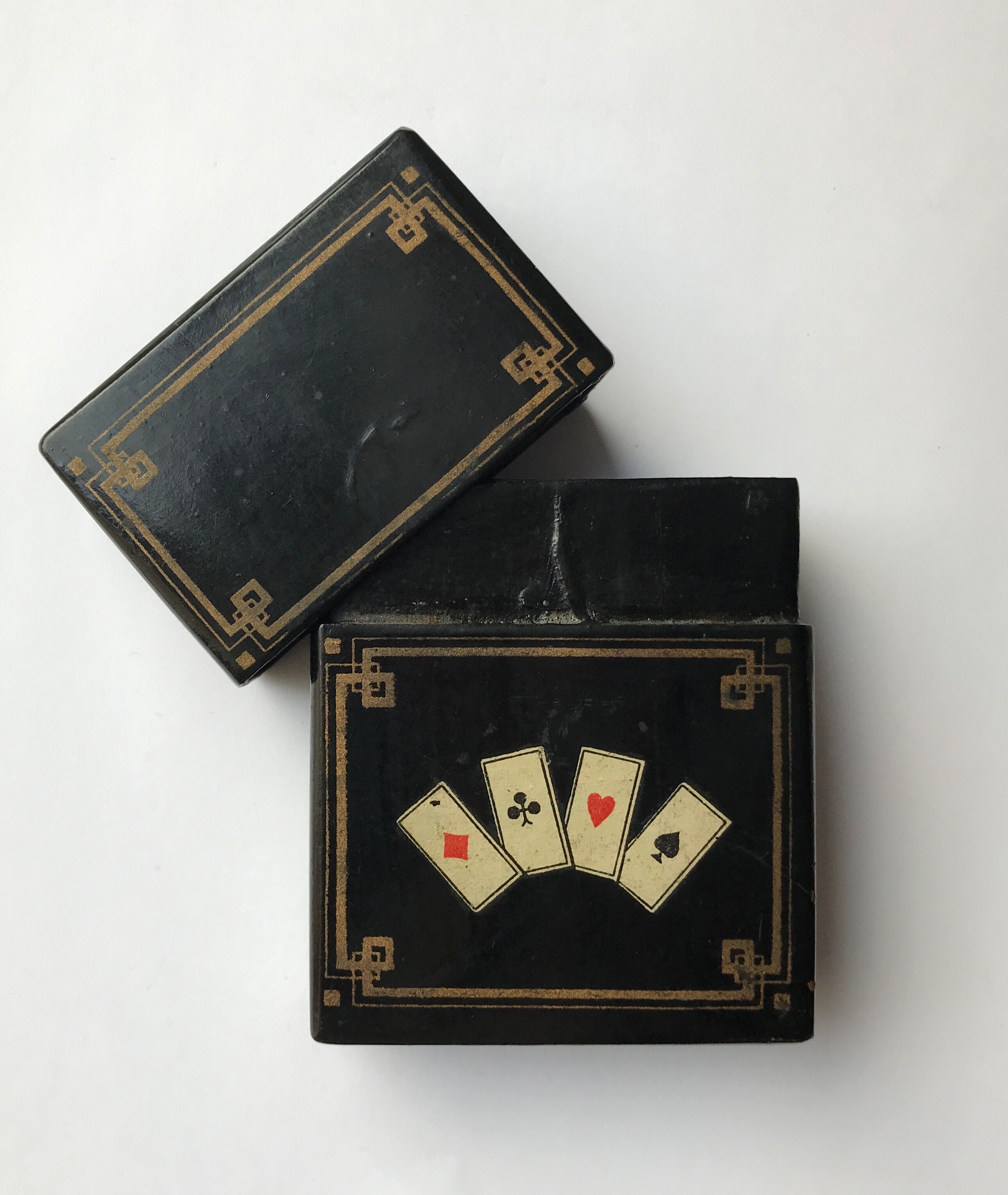 Box for card game period napoleon III in boiled cardboard