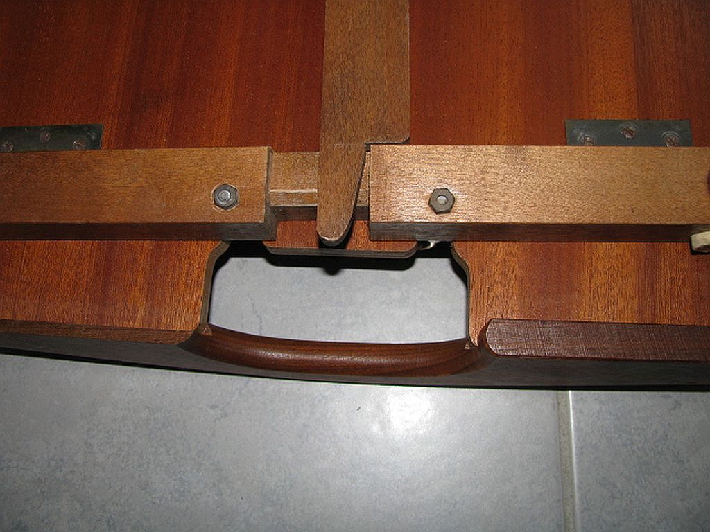 Table d'appoint plateau de service Aase Dreieri Ganddal Norvège  en teck et chêne années 1960