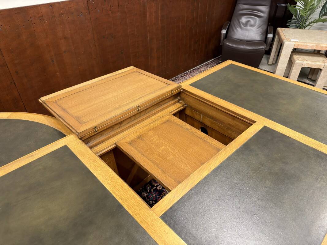 Ensemble de bureau classique RAC en anglais avec table de conférence