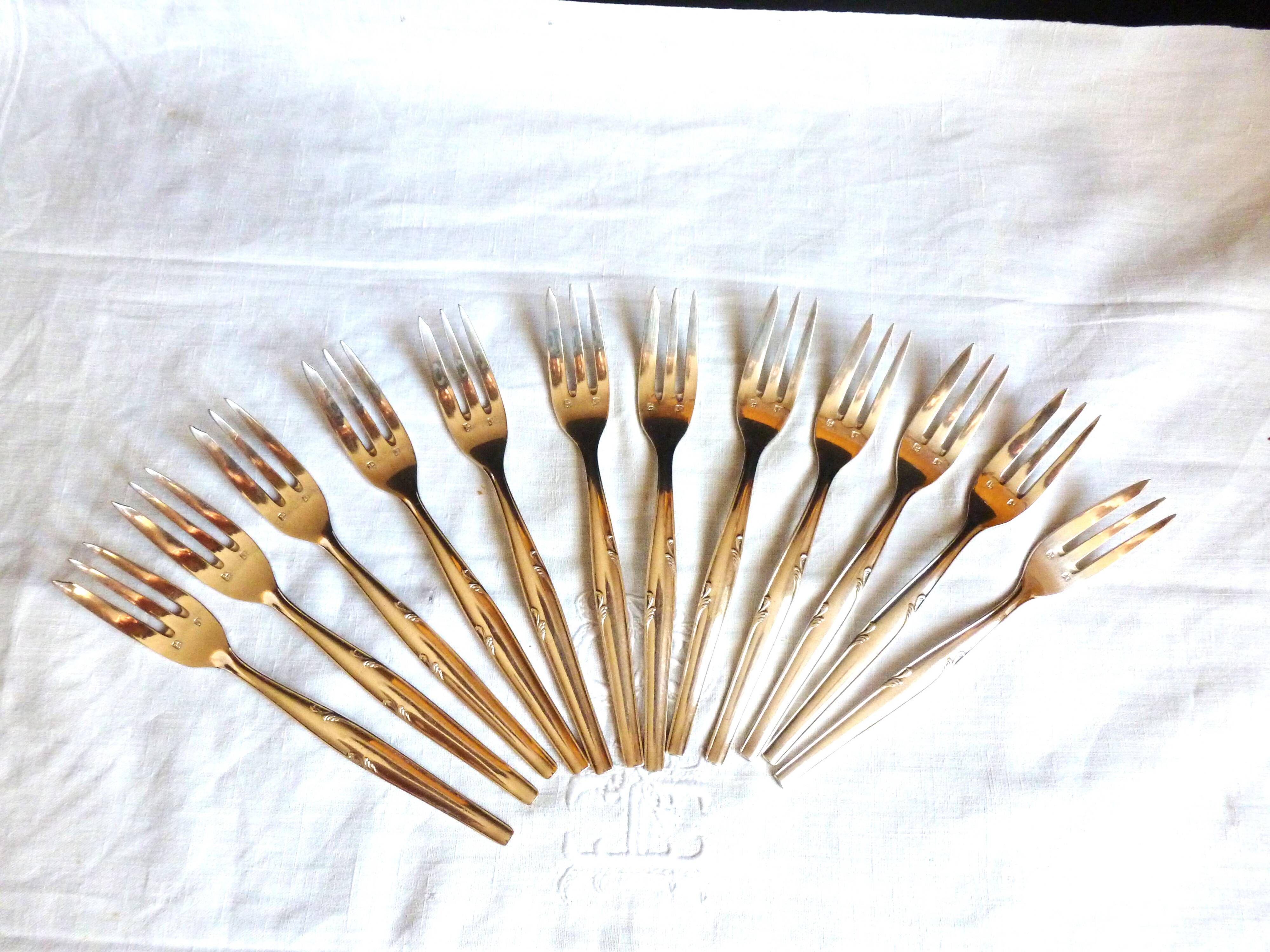 Silver-plated cake service / 12 forks and silver cake server