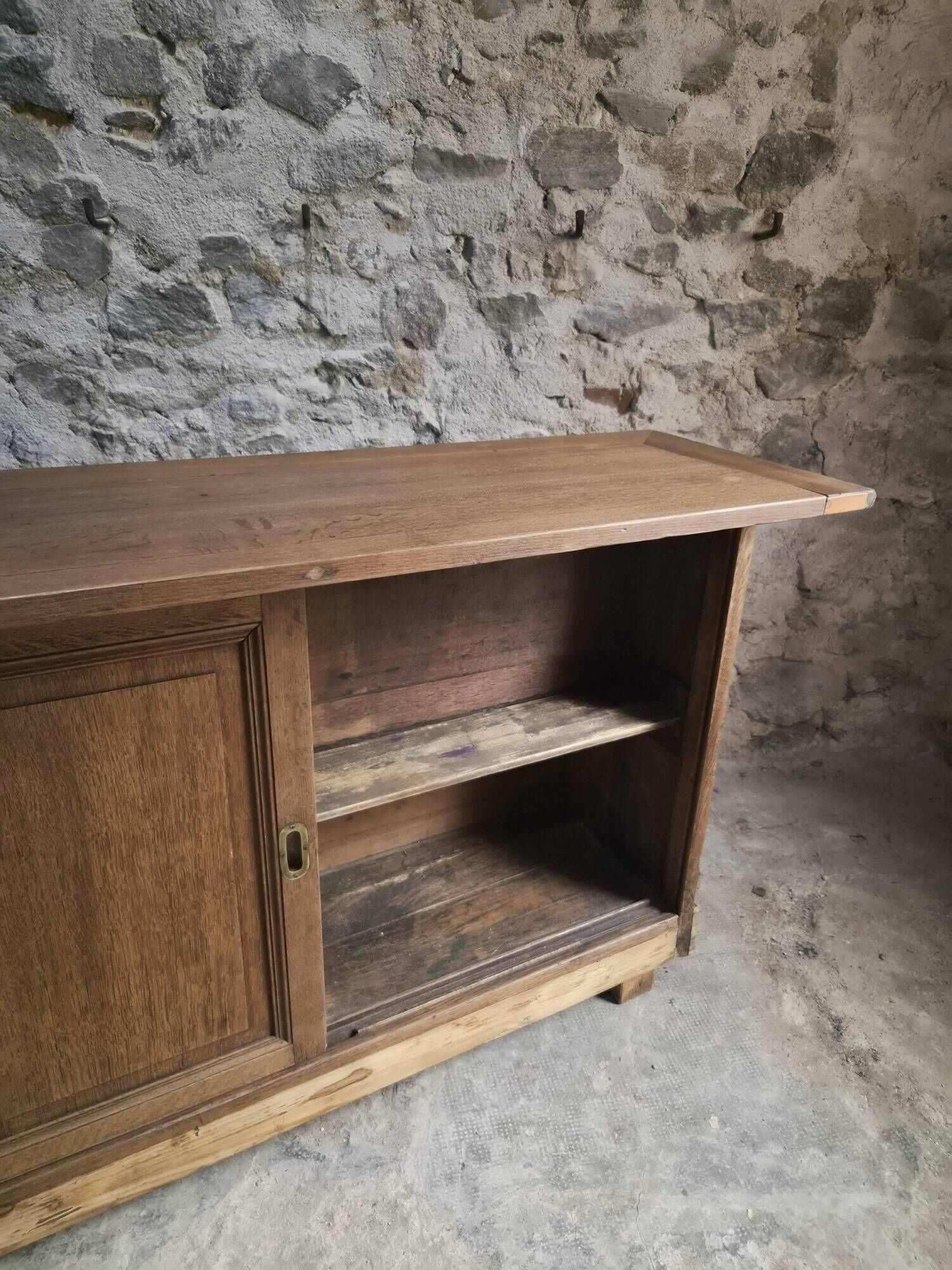 Pharmacy counter in antique oak / kitchen island, circa 1870–1900