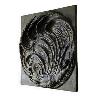 Wave sculpture in plaster