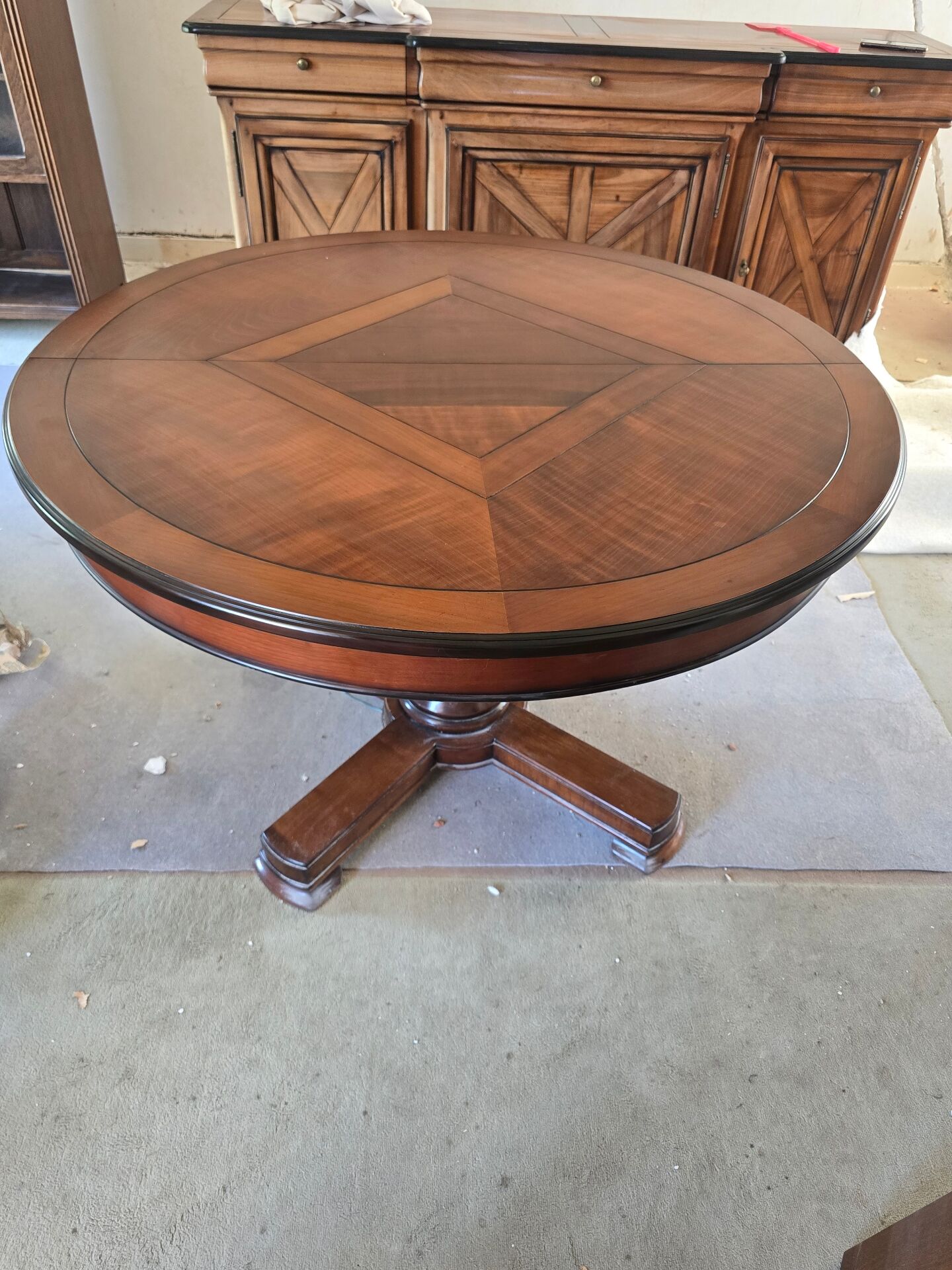 Round dining table in Directoire style – Ø 120 cm